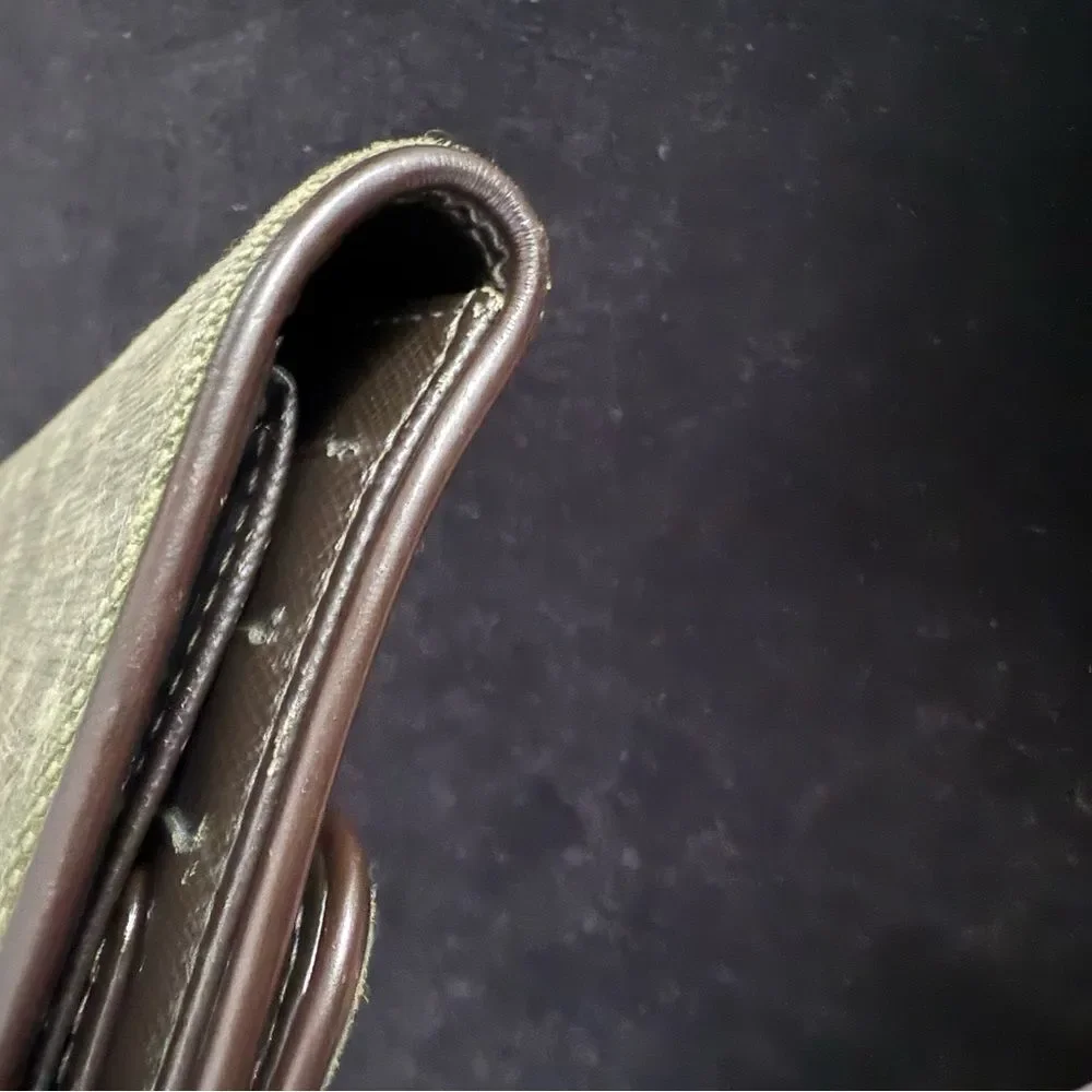 Used in excellent condition nLouis Vuitton Olive Monogram wallet large - Picture 9 of 10